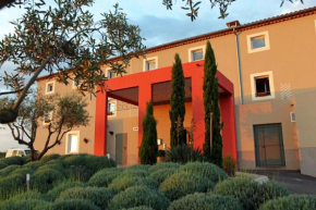 Гостиница Hotel Restaurant Le Gardon - Pont du Gard  Кольяс